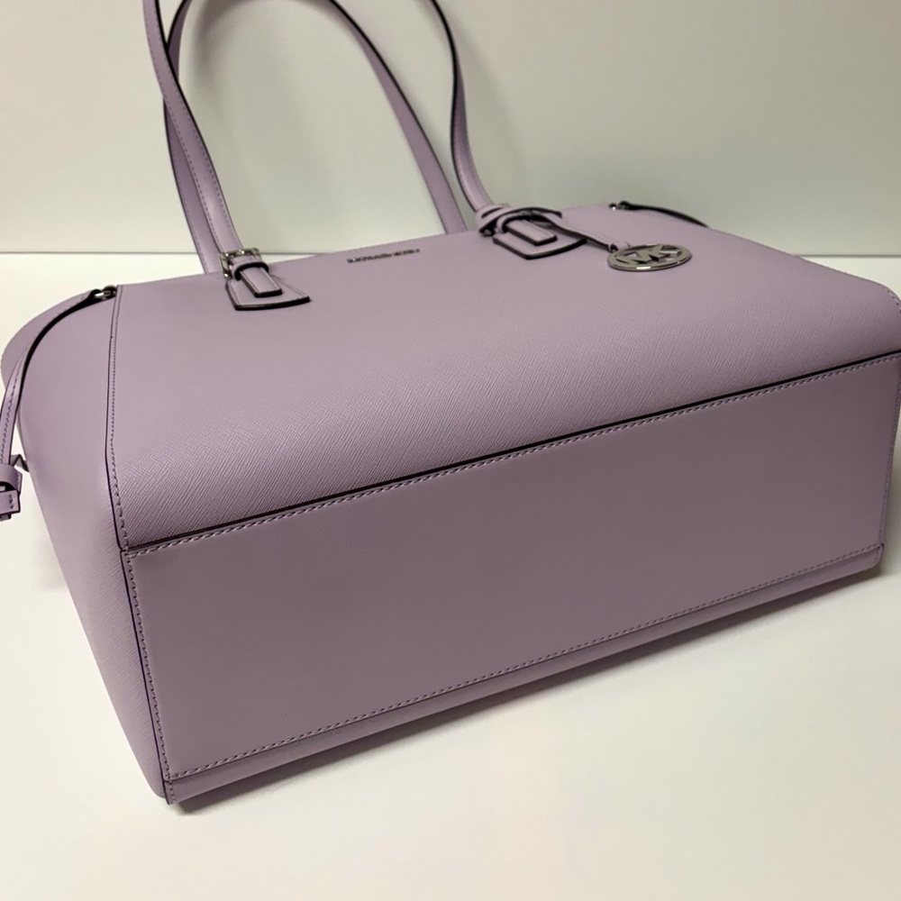 MICHAEL KORS Voyager Large
Saffiano Leather Shoulder Tote Bag Lilac - Picture 9 of 12